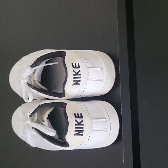 shoes - Picture 3 of 4